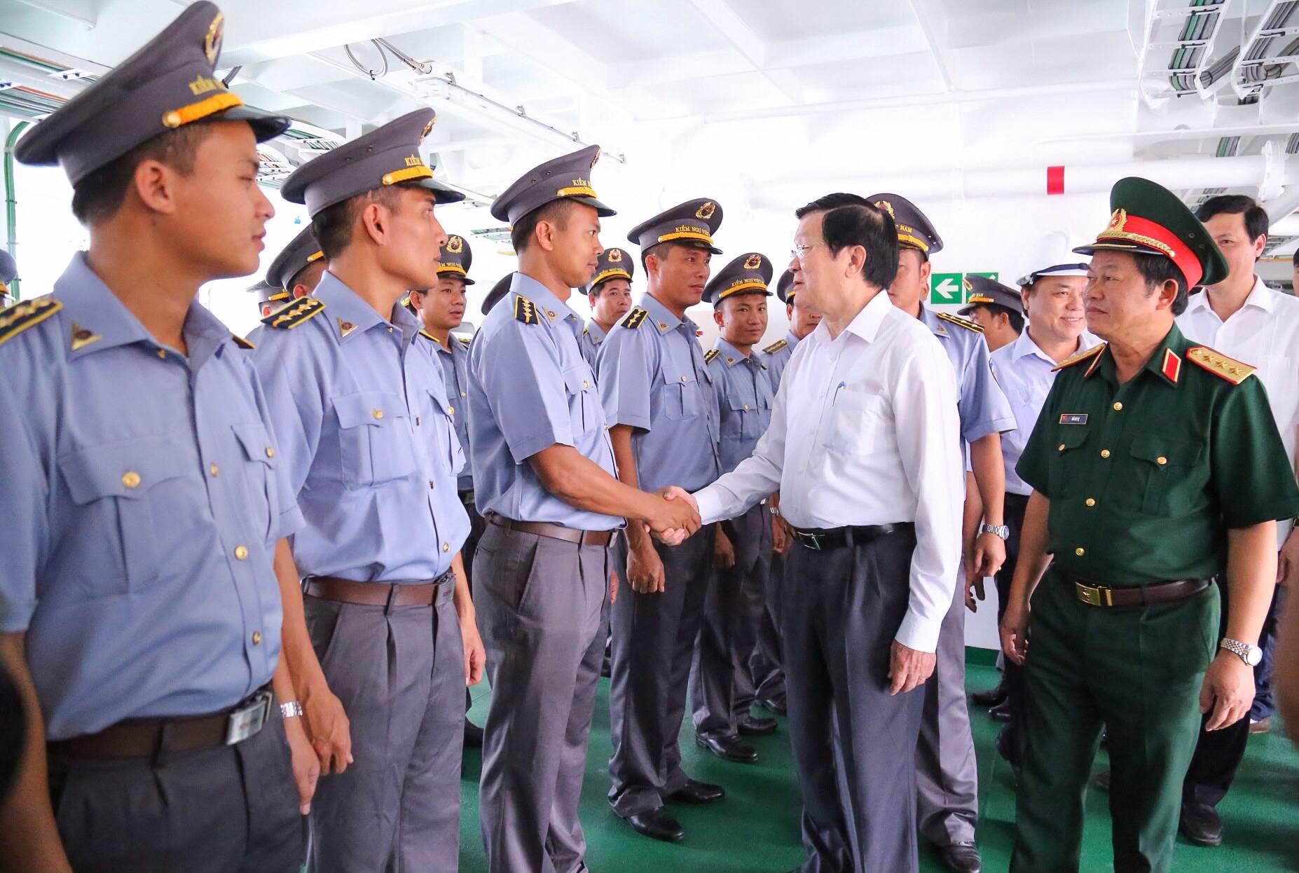 Presidente vietnamita exhorta operaciones portuarias en Quang Ninh