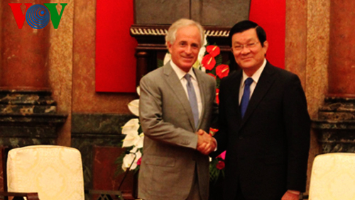 Recibe Presidente vietnamita a senador estadounidense