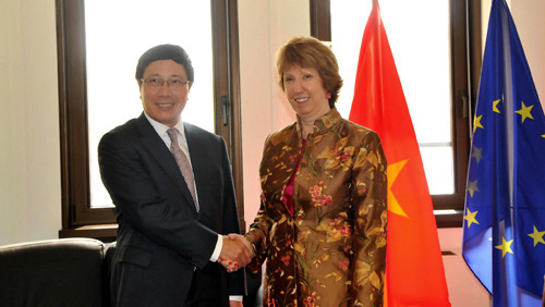 Unión Europea y Vietnam revisarán relaciones bilaterales