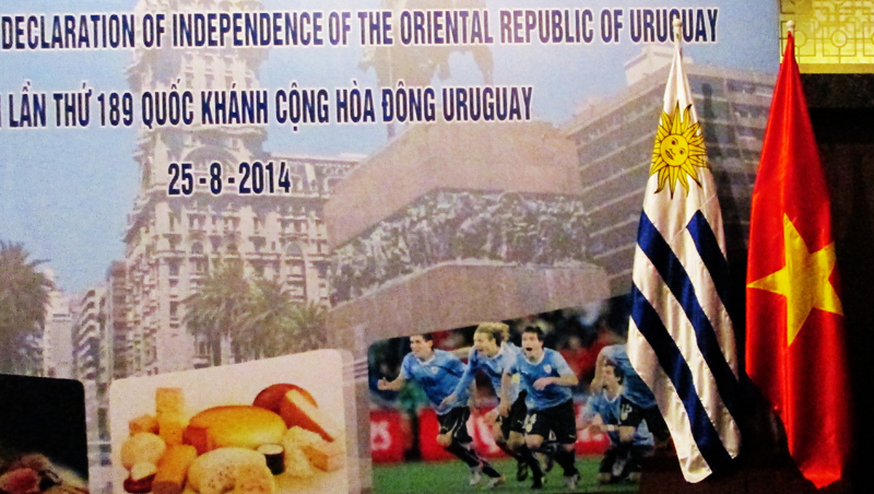 Se celebra en Vietnam aniversario 189 de Uruguay
