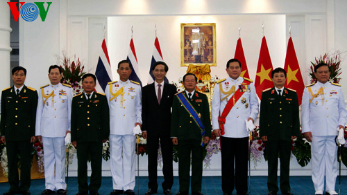 Tailandia condecora a viceministro de Defensa de Vietnam