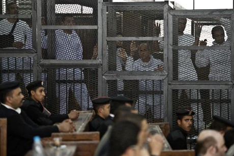 Cortes egipcias juzgan a partidarios al destituido presidente Mursi