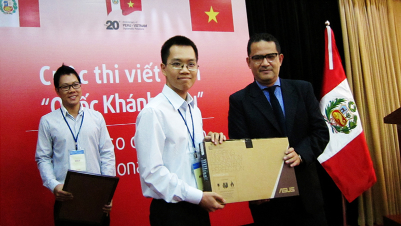 Premian a ganadores del primer concurso de ensayo sobre Perú en Vietnam