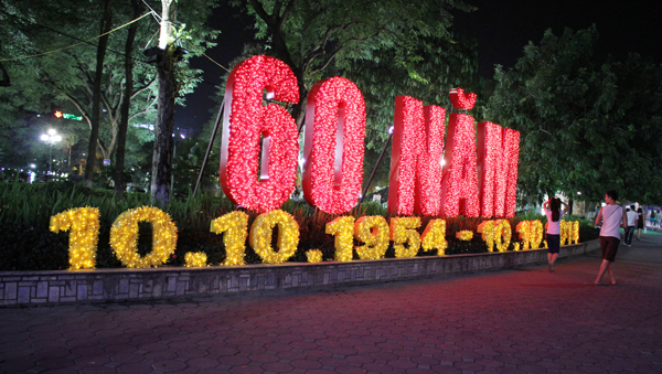 Celebran liberación de Hanoi y honran a sus ciudadanos más sobresalientes