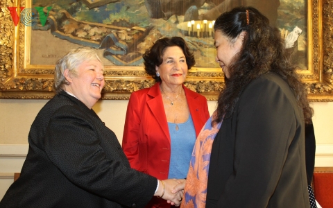 Se reúne vicepresidenta del parlamento de Vietnam en senado francés