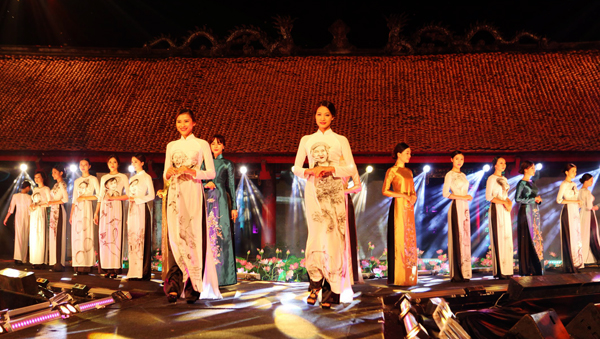 Febriles actividades por 60 años de liberación de Hanoi