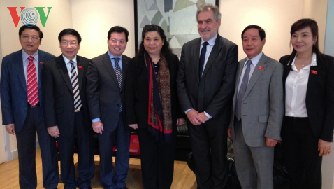 Vicepresidenta de parlamento de Vietnam  en provincia francesa