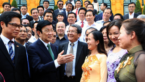 Empresarios vietnamitas progresan con el desarrollo nacional