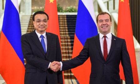 Firman en Moscú acuerdos de cooperación entre Rusia y China