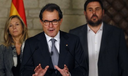 España: Cataluña renuncia a plan de referéndum de independencia