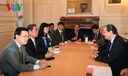 Vietnam busca fortalecer relaciones partidistas con Francia