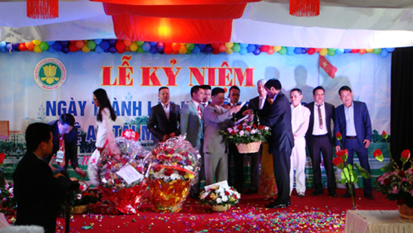 Compatriotas en Rusia y Republica Checa celebran Día Nacional de la Mujer