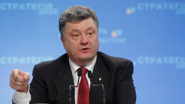 Bloque de Poroshenko aventaja en sondeo electoral previo en Ucrania
