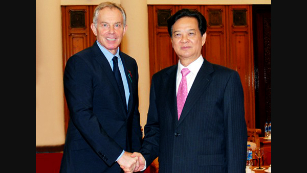 Dirigente vietnamita recibió al ex premier británico