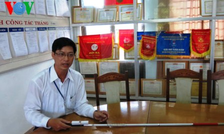 Profesor Quy, inventor del bastón inteligente para ciegos