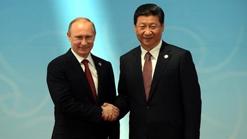Firman China y Rusia acuerdos de cooperación en energía