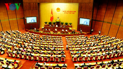 Parlamento vietnamita continúa análisis de importantes leyes