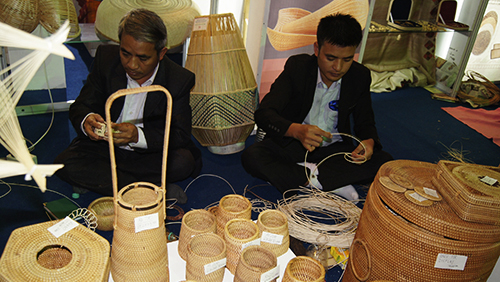 Artesanos vietnamitas presentes en Feria Internacional de Comercio de India