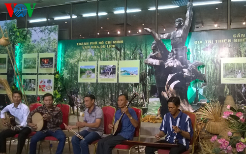 Inauguran Semana cultural –turística del mar e islas vietnamitas Hanoi 2014