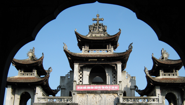 Catedral Phat Diem, convergencia de arquitecturas de Este y Occidente