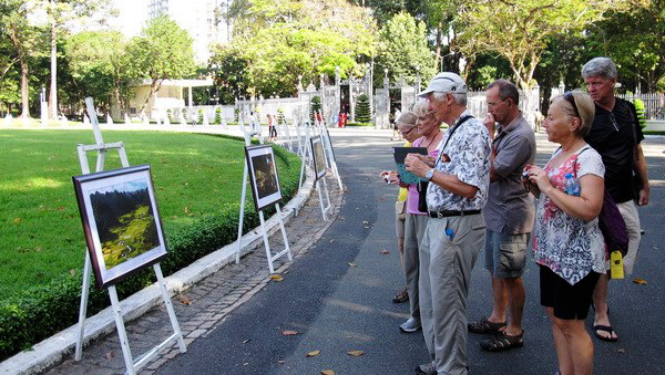 Exposición de fotos de patrimonios vietnamitas 2014