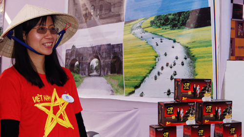 Productos vietnamitas resaltan en Bazar Feria Internacional de Ayuda Humanitaria en India