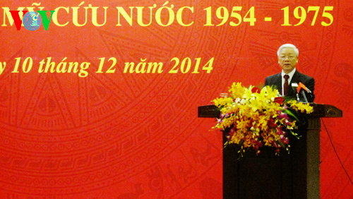 Máximo líder político de Vietnam recibe a veteranos revolucionarios