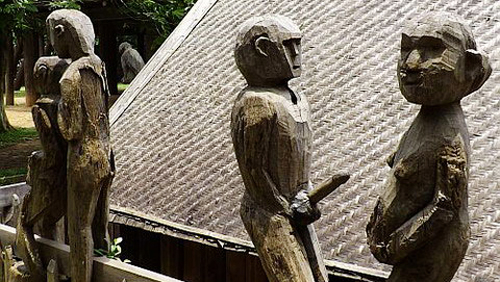 Reproducciones del fallecido en tumbas de los Bana