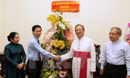 Felicitan autoridades de Ciudad Ho Chi Minh a católicos y protestantes por Navidad