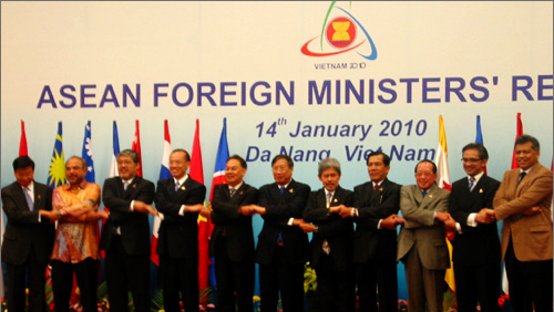 Vietnam mantiene esfuerzos con ASEAN para construir una entidad unida y competente