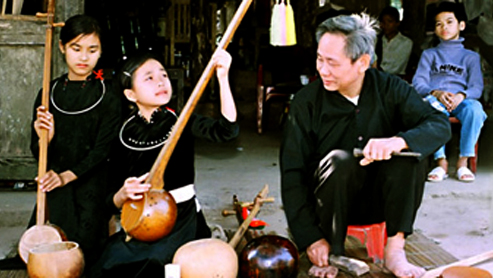 Cantos específicos de los Tay en Binh Lieu