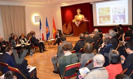 Coloquio en Francia sobre logros de renovación de Vietnam