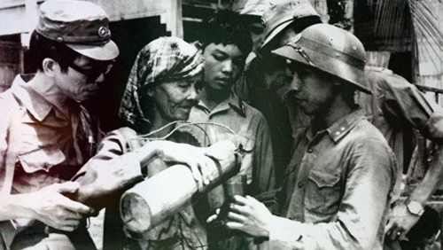 Presidente del Parlamento laosiano aprecia el papel de soldados voluntarios de Vietnam