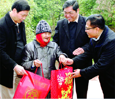 Prestan más atención al pueblo en ocasión del Año Nuevo Lunar