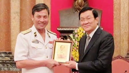 Presidente vietnamita se entrevistó con individuos y colectivos ejemplares