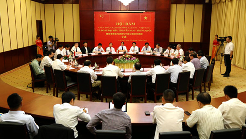 Impulsan Vietnam y China cooperación multifacética en frontera compartida