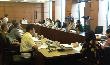 Parlamento discute borradores de leyes