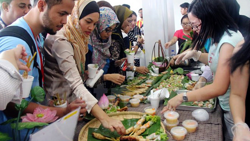 Participa Vietnam en Festival de Colores de la ASEAN 2015 en Malasia