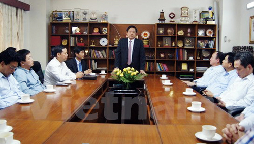 Impulsa Vietnam cooperación económica y militar con India