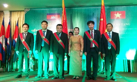 Banco vietnamita galardonado por Gobierno camboyano