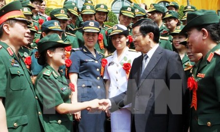 Presidente vietnamita se reúne con mujeres destacadas en ámbito militar