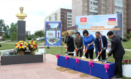 Erigen monumento del Presidente Ho Chi Minh en Ulianovsk, Rusia