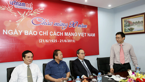 Visita presidente del Frente de la Patria periódico VietNamNet