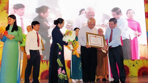 Honran a 125 ciudadanos vietnamitas sobresalientes