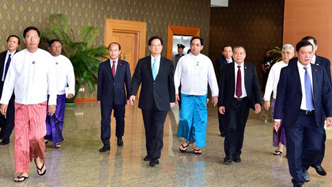 Participa primer ministro de Vietnam en cumbres de cooperación regional