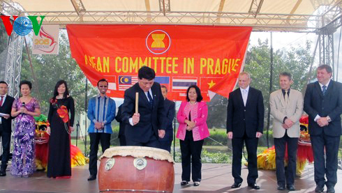 Promueve Vietnam divulgación cultural en la República Checa