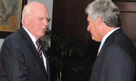 Senadores estadounidenses visitan Cuba para promover normalización de relaciones