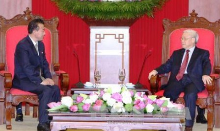 Líder partidista recibe a diplomático norcoreano