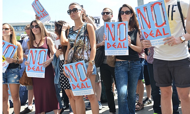 Dicen griegos “no” a plan de austeridad