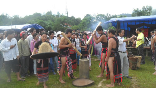 Fiesta en saludo al arroz nuevo de los Raglai